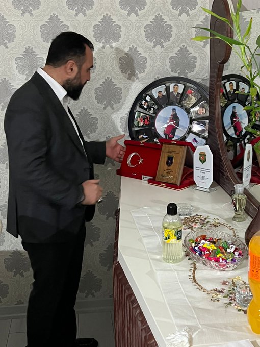 Son nefesimize kadar Aziz Şehitlerimizin isimlerini yaşatacak, hatıralarını diri tutacak, milletimize emanet olan ailelerini ailemiz bileceğiz.  Allah, aldığımız tek bir nefeste bile Şehitlerimize karşı bizi mahcup eylemesin...