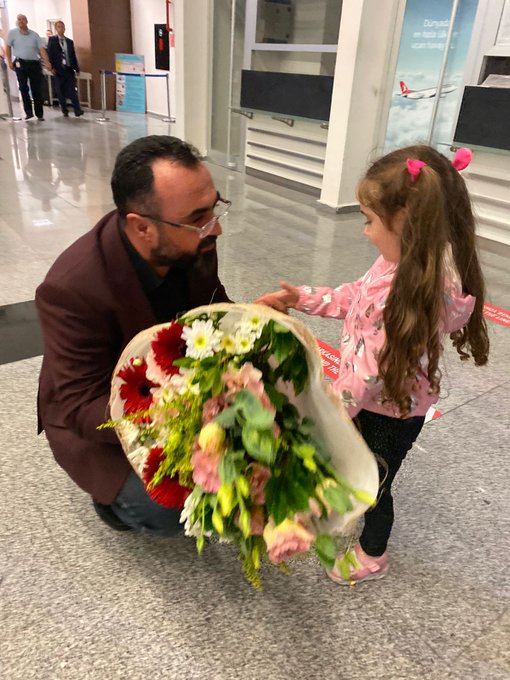 19 Eylül Gaziler Günü etkinliklerimiz kapsamında Çanakkale'ye gönderdiğimiz gazilerimiz için hazırlanan programa eşlik etmek üzere Çanakkale'ye giden Genel Başkanımız Gazi  @lokman_aylar 'ı gazilerimiz ve şehit yakınlarımız havaalanında karşıladı.  Biz büyük bir aileyiz. ????????