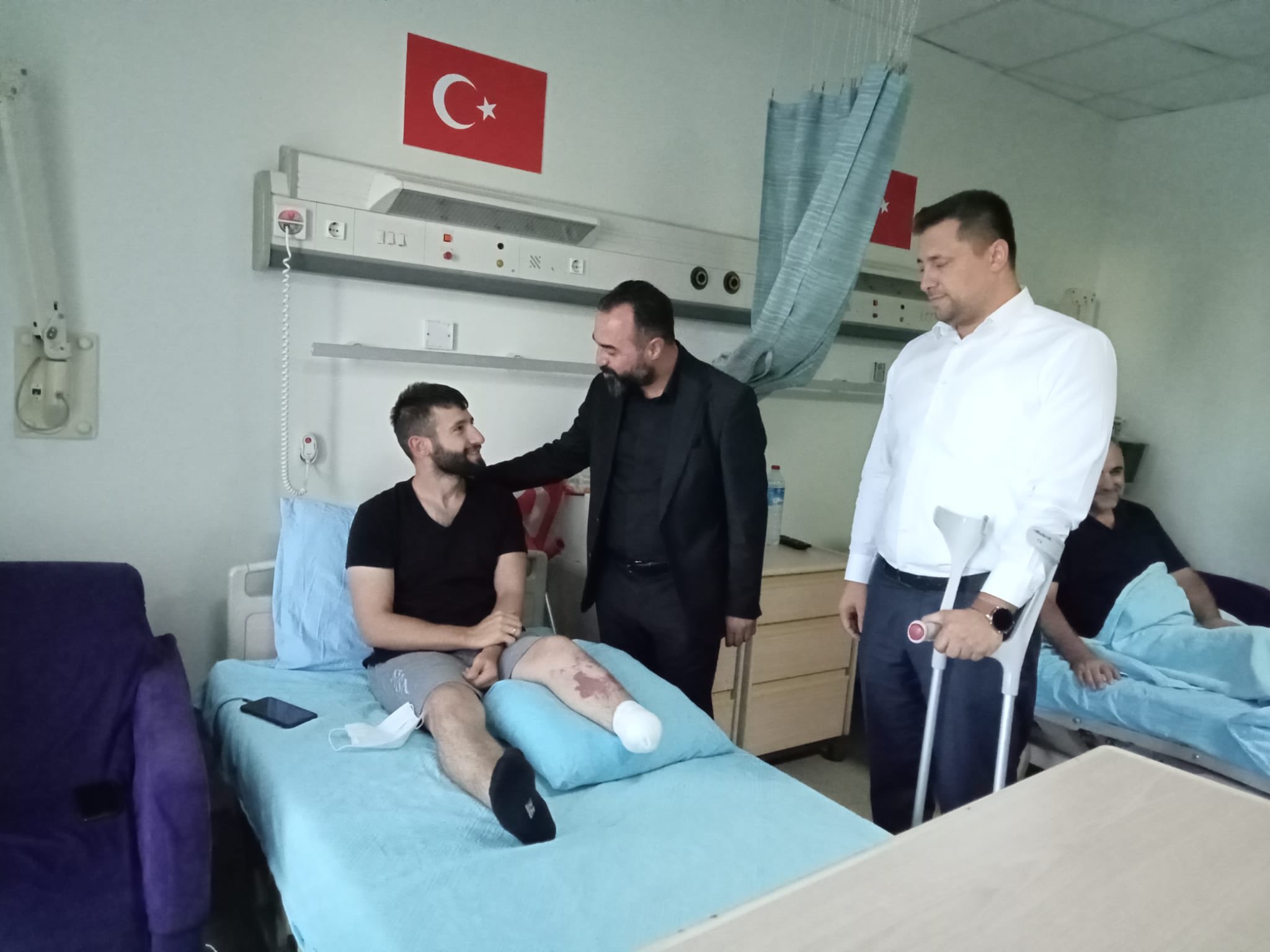 Bilkent Rehabilitasyon Merkezinde tedavisi devam eden gazilerimizi ziyaret ederek, kahramanlarımızın Gaziler Gününü kutlayıp, onlar için özel yaptırdığımız gömlekleri hediye ettik.  Uzvum olmadan da yaşarım ama vatansız yaşayamam diyen yiğitlerin hakkını asla ödeyemeyiz.