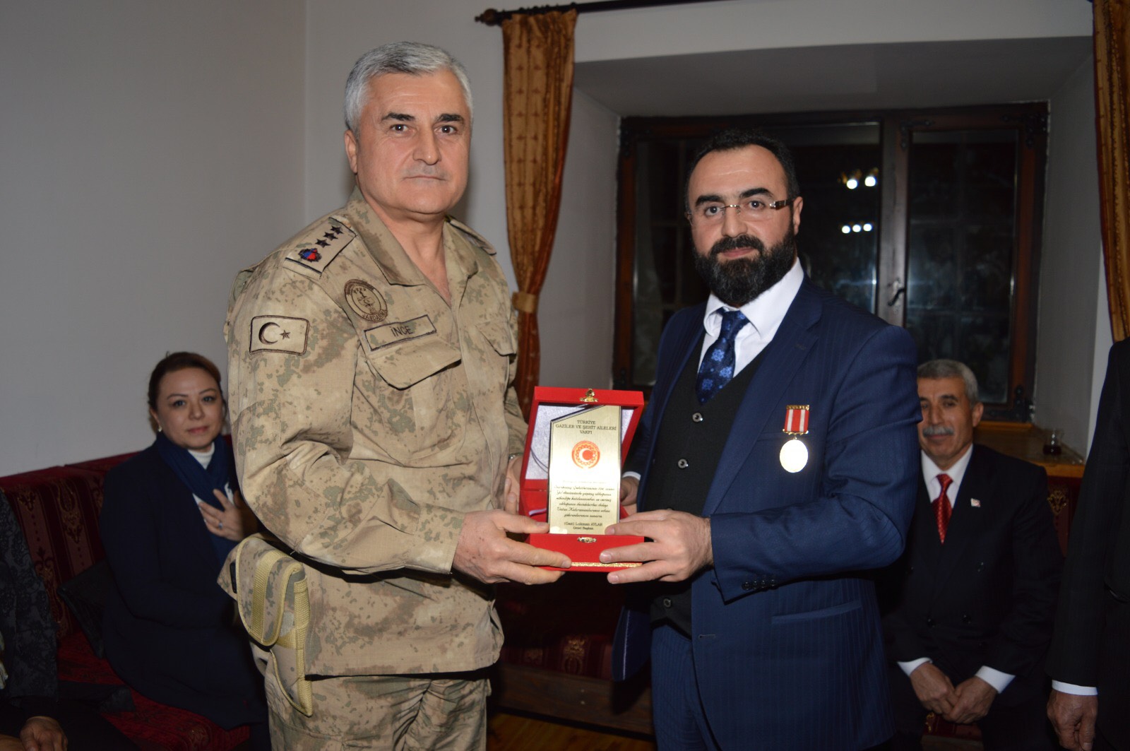 Malatya İl Jandarma Komutanımız Necmi İnce Beyefendiye Teşekkür Plaketimizi Verdik