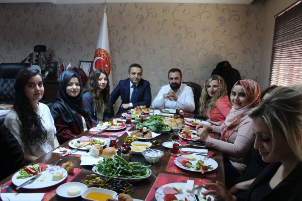 Ülkemizde Öğrenim gören farklı ülkelerden  misafir öğrencilerimizle kahvaltıda buluştuk.