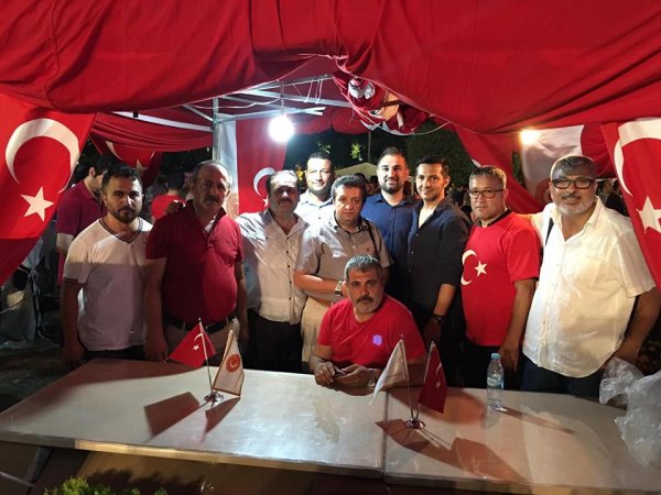 Türkiye Gaziler ve Şehit Aileleri Vakfı İstanbul Şubesi Demokrasi Çadırında...  Nöbetteyiz!!!